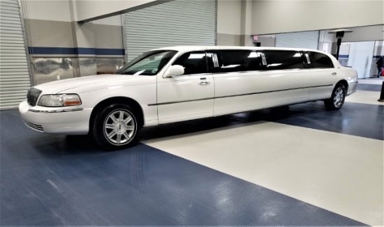 2009 Lincoln DaBryan Coach stretch limousine