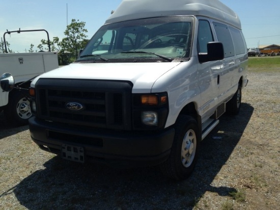 2013 Ford E-350 Versa Shuttle