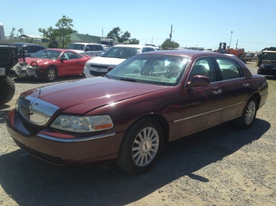 2003 Lincoln Town Car