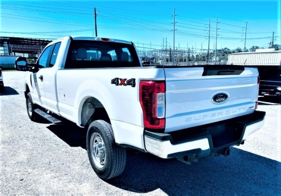 2017 Ford F250 XL super duty quad door pickup