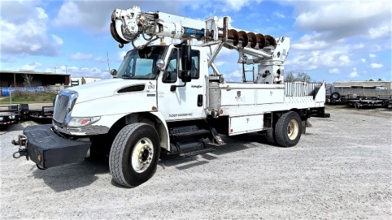 2012 International Durastar 4300 SBA, derrick
