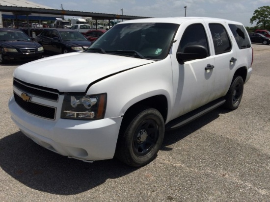 2013 WHITE CHEVY TAHOE