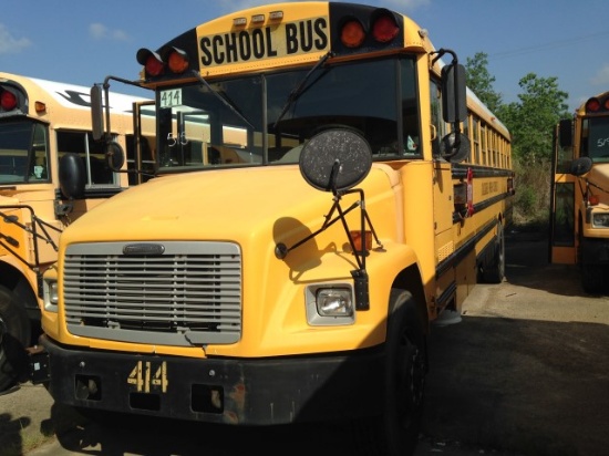 2004 FREGHTLINER THOMAS 62 PASSENGER BUS