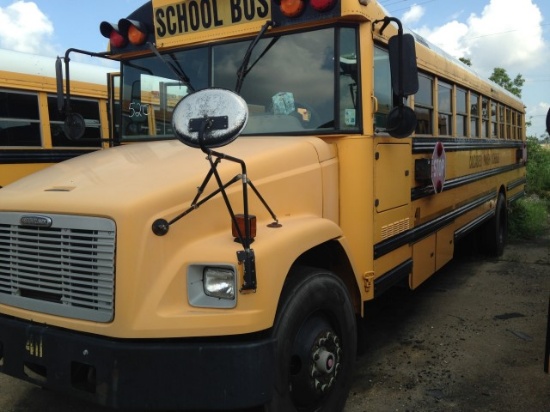 2004 FREGHTLINER THOMAS 62 PASSENGER BUS