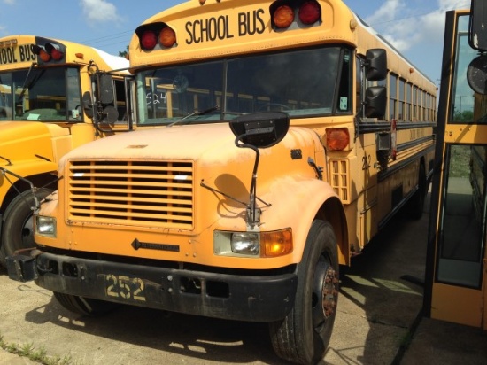 2002 INTERNATIONAL 40 PASSENGER LIFT BUS