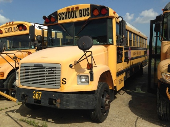 2004 FREIGHTLINER THOMAS 54 PASSENGER LIFT BUS