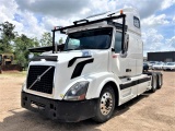 2005 Volvo tandem axle truck w/mobile home hitch