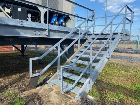 elevated galvanized platform w/steps, approx 32x28