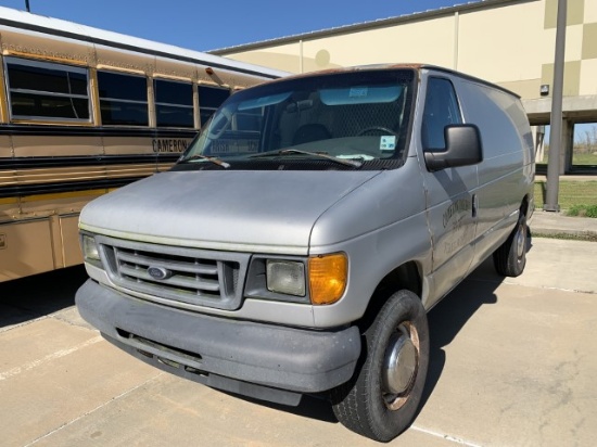 2005 Ford E350 Super Duty Van