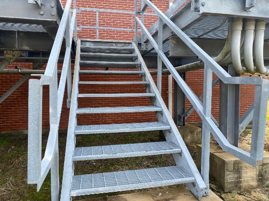 elevated galvanized platform w/steps, approx 30x52