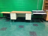 tables. desks, Room 32