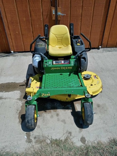 2006 (One Owner) John Deere Z445 zero turn mower