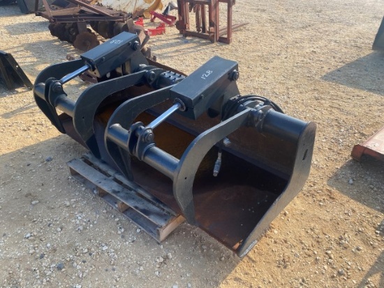 2017 Bobcat 72” skid steer grapple bucket
