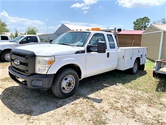 2011 Ford F350 extended cab utility bed truck