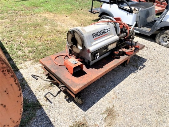 Rigid model 1224 pipe threader with table