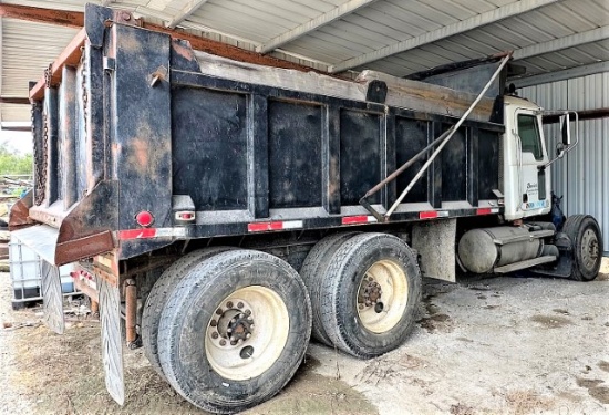 2006 Mack tandem axle dump truck