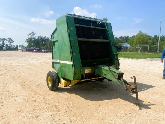 John Deere 530 Round Hay Baler