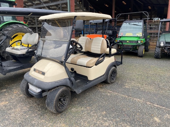 Club Car 4 seater, has charger