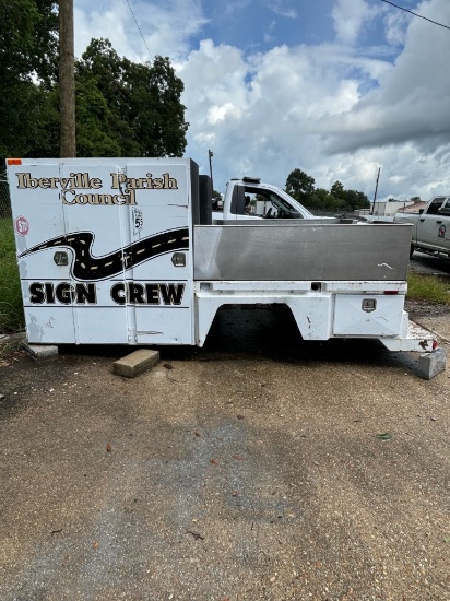 Utility flatbed for dually