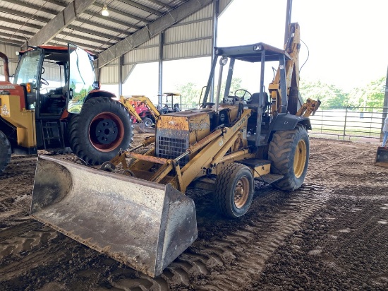 Ford 555D loader/backhoe