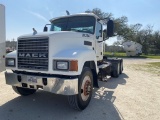 2004 Mack MaxiCruise truck