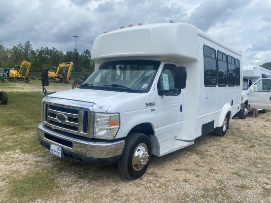 2015 elkhart shuttle bus