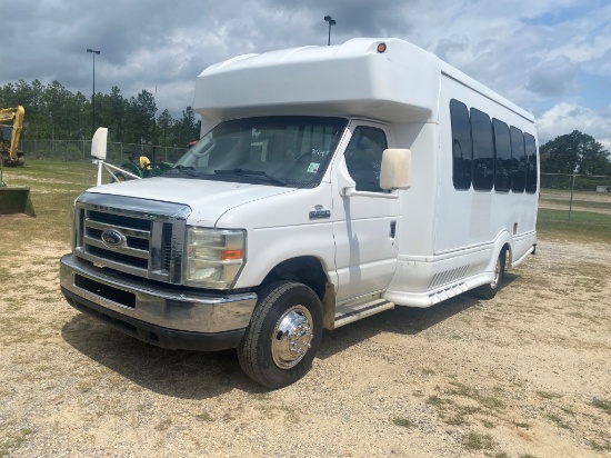 2009 Ford shuttle bus