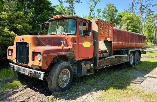 1981 Mack tandem axle water truck