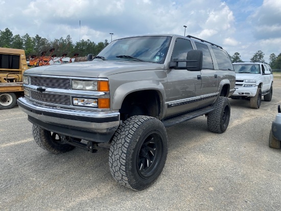 1999 Chevrolet 2500 w/lift kit