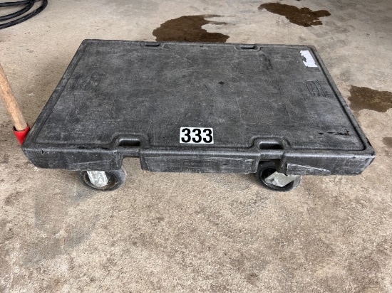 Rubbermaid flat 4 wheel cart