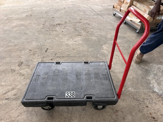 Rubbermaid plastic flat cart with handle