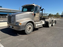 2002 International 940016X4 tandem axle truck