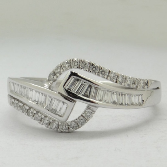 *Fine Jewelry 14 kt. White Gold, 0.41CT Diamond Ring