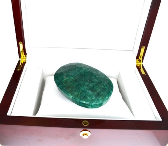 APP: 9k 1127.55CT Oval Cut Green Beryl Emerald Gemstone