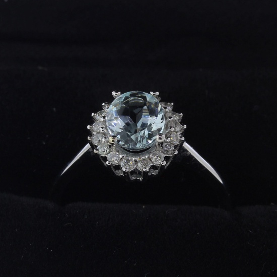 Stunning White Gold Center Aquamarine Gemstone and Diamond Ring! (Vault_Q)