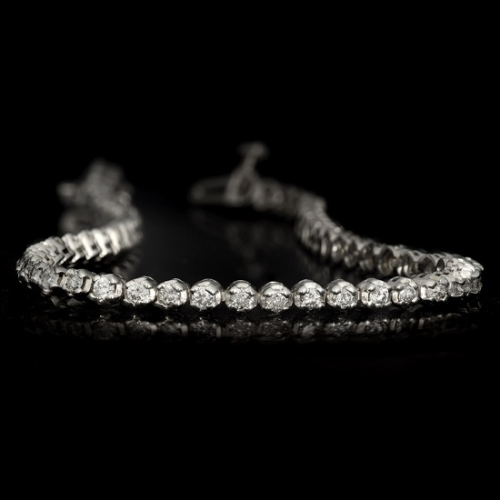 Luxurious Diamond 2CT Tennis Bracelet with 14KT White Gold Setting! Hand Selected Quality Brand New