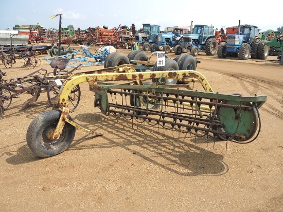 JD 640 Side Delivery Rake