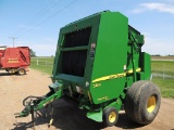 2009 JD 568 Round Baler