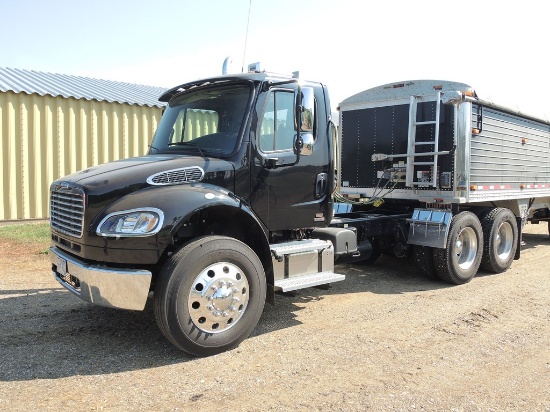 2010 Freightliner  Business Class M2 Day Cab