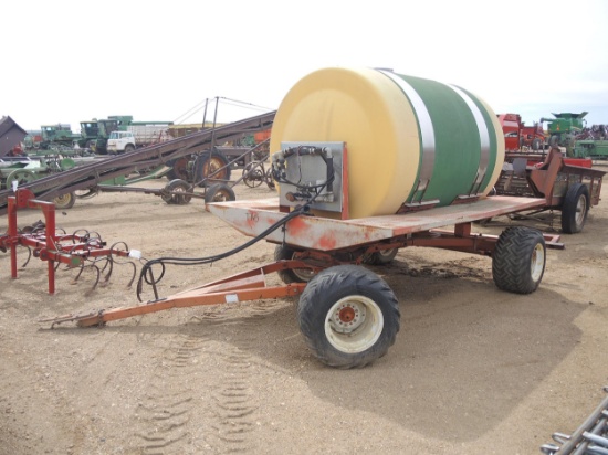 Fertilizer 1000 Gal. Pull Between Trailer