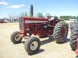 1969 IHC 856 Tractor