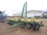 JD 7000 Planter