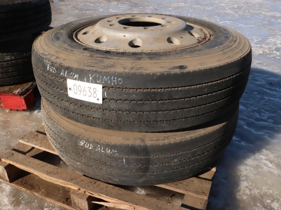 Kumho 285/75R24.5 Steer Tires #