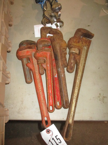 Pipe wrenches