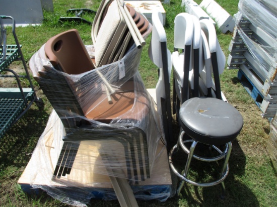 Pallet of 18 Plastic Chairs