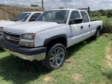 2005 Chevy 2500 HD Ext Cab 2WD- White