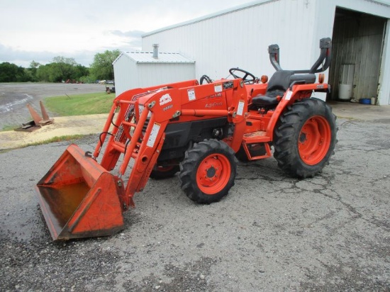 Kubota L3400 with loader