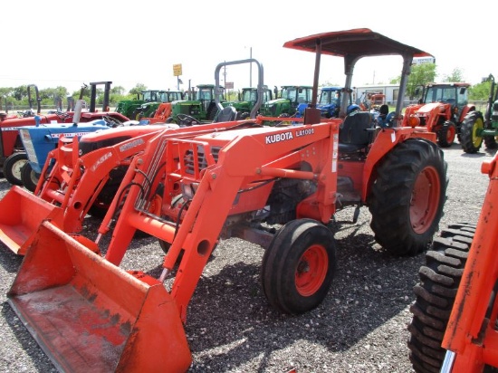 Kubota M4700 wtih Loader SN 10533