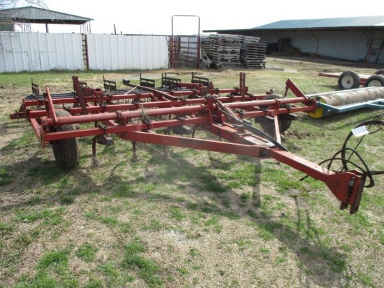 IH Vibra Shank Field Cultivator 14'