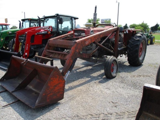 Massey Ferguson 1100 with Loader SN 9BI3427